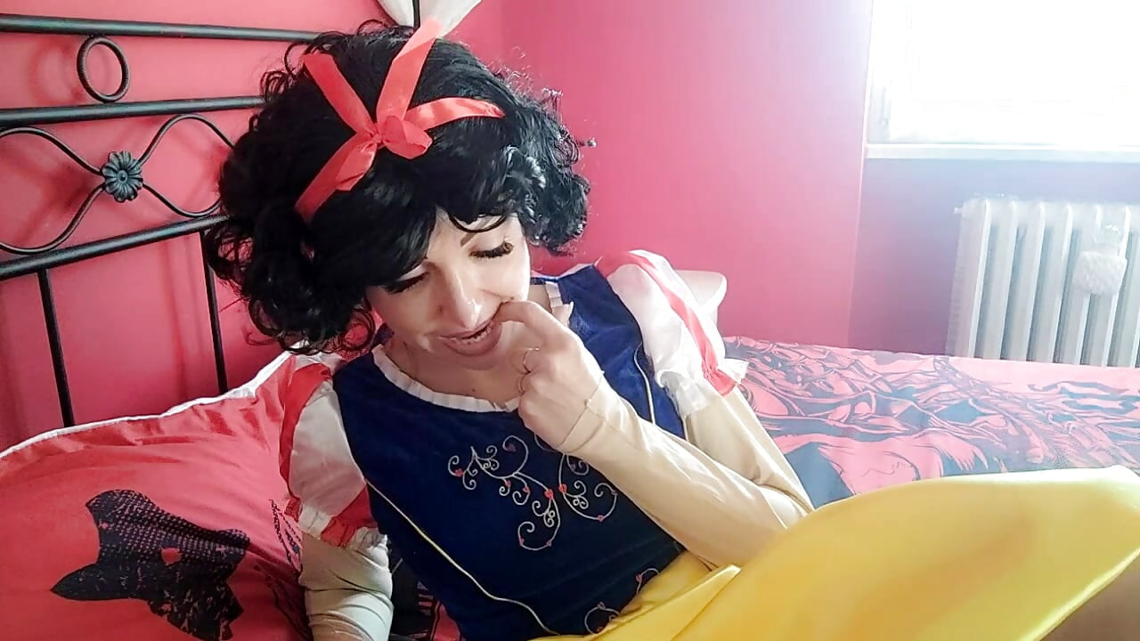 the beautiful Snow White is really too rude and speaks vulgar