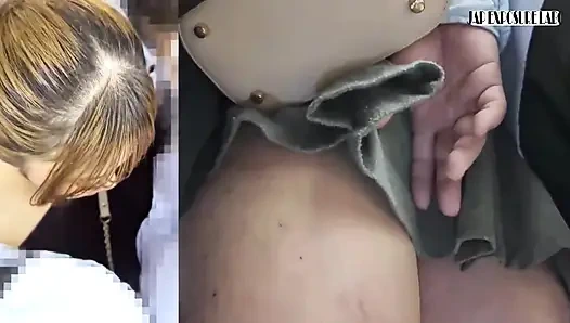 Cewek semok ini lagi asik ngentot strap-on sampai lubangnya menggoda! Fingering memeknya bikin cewek ini menjerit, edisi khusus!