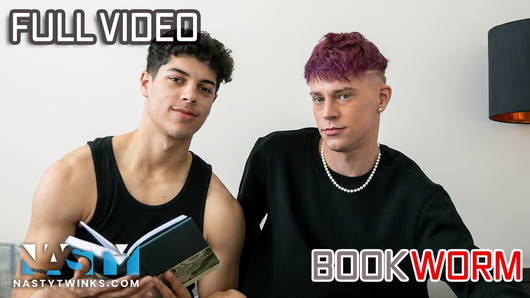 NastyTwinks - Vers de bibliothèque - Harley Xavier veut des amis et doit convaincre son demi-frère Jordan Haze de le laisser.  L’heure de baise brutale