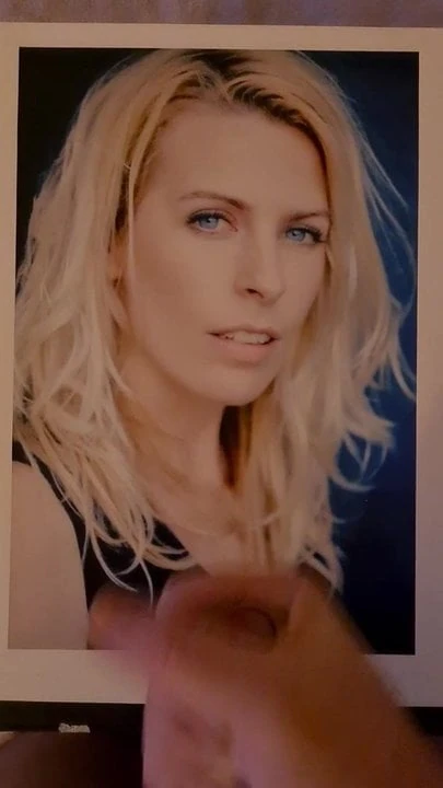 Sara pascoe वीर्य की श्रद्धांजलि