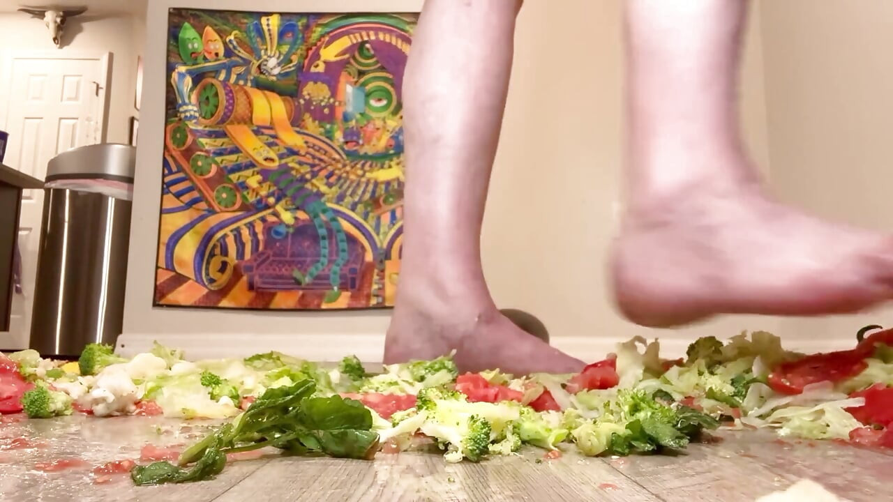 Size 16 Foot Crush with Vegetables