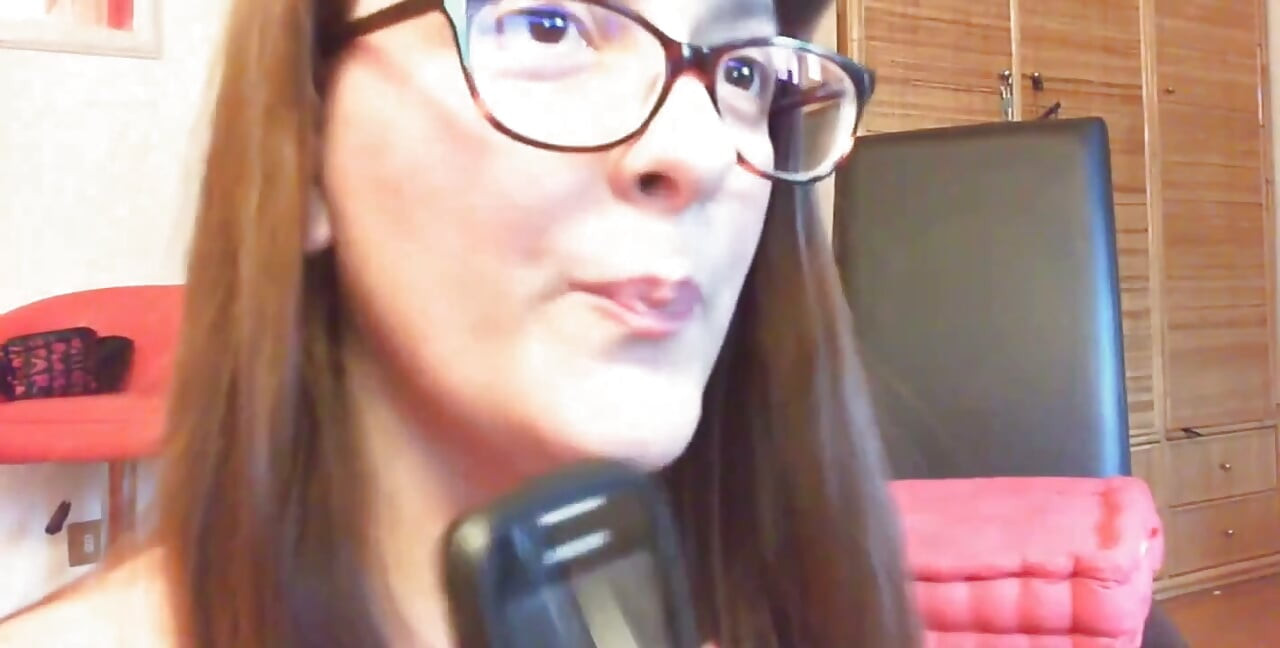 Druga część fantastycznego squirting wideo po zdjęciu majtek sprawia, że tryskam