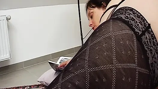 Cewek dewasa rambut cokelat dientot habis-habisan sama kontol besar sampai lubang pantatnya menganga lebar