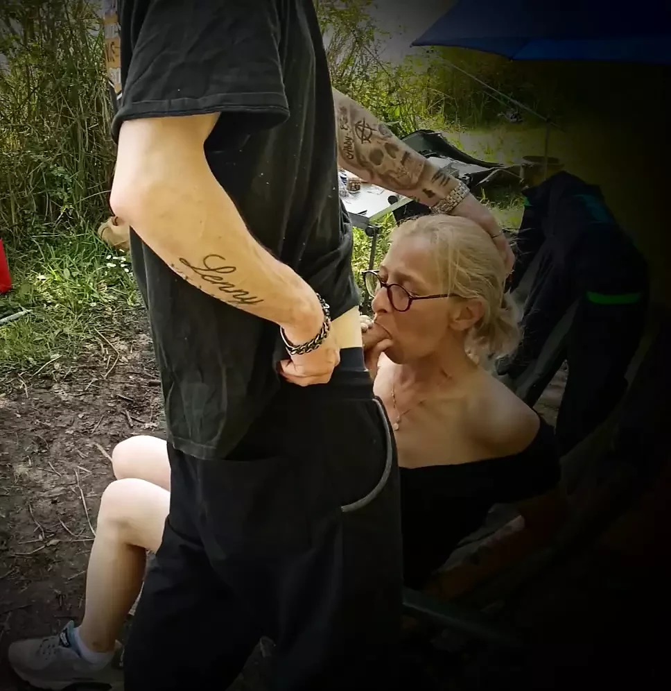 MILF Blowjob and Eating Pussy Outdoor