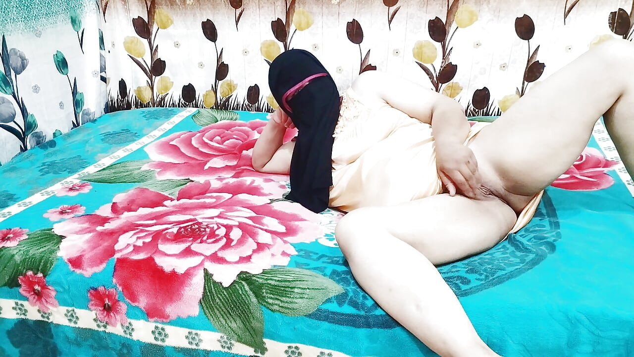 A whore is on fire on his Cuckold wife