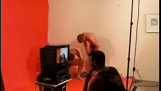 Fotoshooting mit einem bi-arschficker und einem versauten brünetten zuschauer