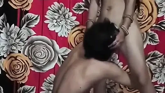 Индийский муж и жена дези Suhagraat 2