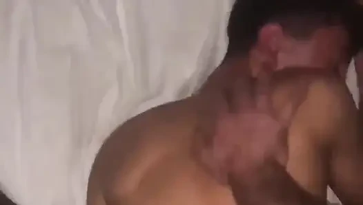Vili adında bir erkek fahişeyle korunmasız anal seks yaptım