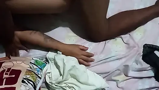 nagtatry na ule sya mag threesome gamit ang dildo