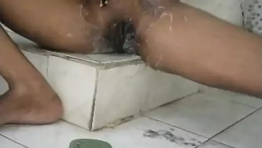 Desi Bhabhi Pussy shaving before Fucking in bathroom full nude sex