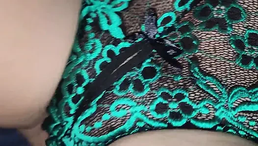 XXX невестка-девственница позволяет себя трахнуться до приезда ее бойфренда