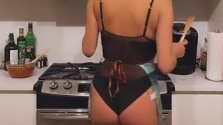 Caroline Vreeland - cozinhando com lingerie 16/10/2013
