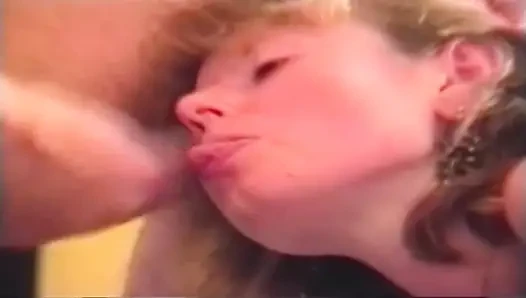 Büyük memeli olgun esmer amatör sert sikişte parmaklanıyor ve sikiliyor