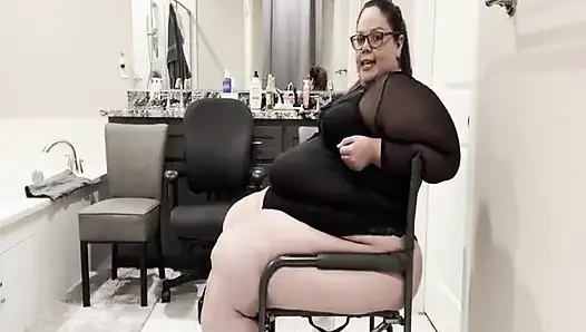 Luxe in Lingerie: Plump Paradise Tight Chair Tease (sd)