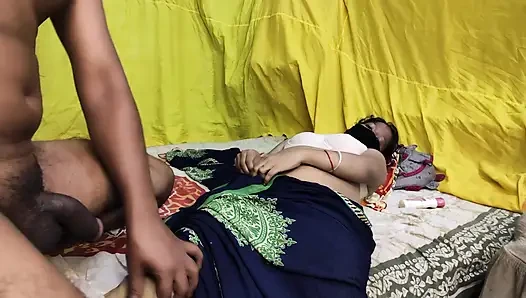 Aku mengambil kesempatan untuk menjilati pantat dan memek wifnya, dan berhubungan seks dengannya.dengan bengali rolyplay.