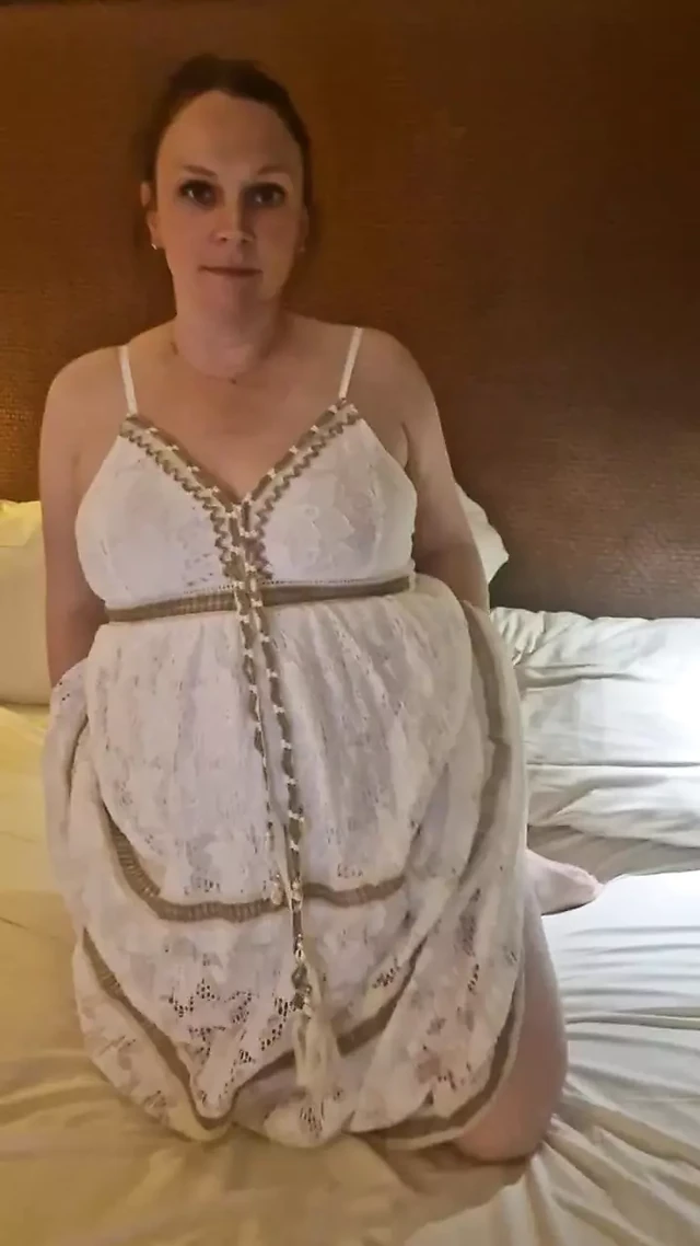 Pregnant Saskialove does it herself in the 6 month and gets orgasm