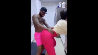 Big booty twerking comp