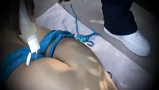 Güzel büyük memeli orta yaşlı seksi kadın canavar siyah yarakla götüne boşalmanın tadını çıkarıyor