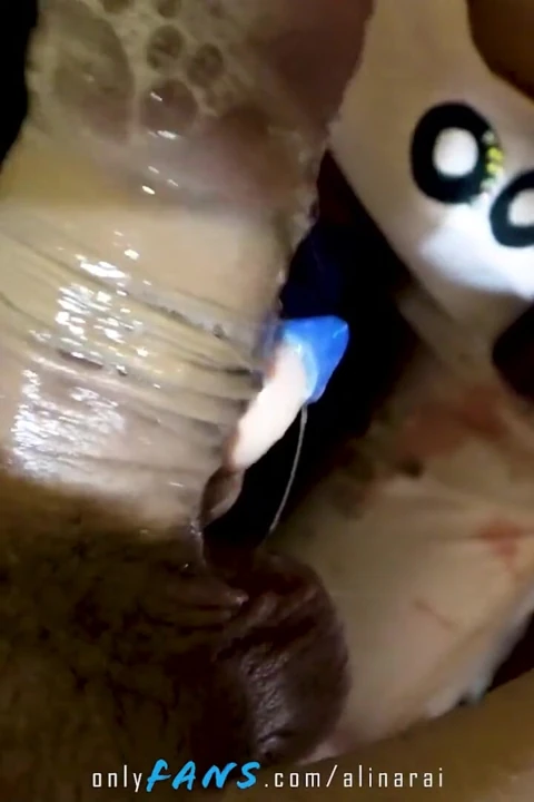 Sultry stepdaughter climbed under the table to get to the stepfather's dick