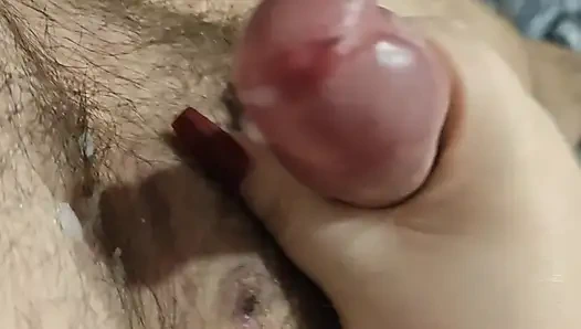 Minik yarağına tekrar tekrar boşalıyor (derleme)