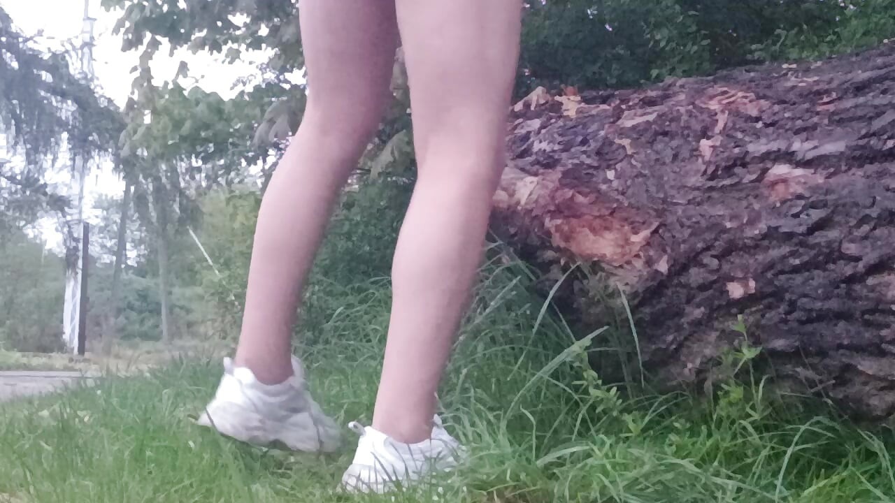 Anal Gabriella while walking
