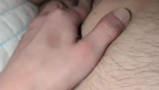 Istri hot amatir ini lagi asik nyepong kontol sebelum dientot habis-habisan sama kontol besar suaminya sampai crot