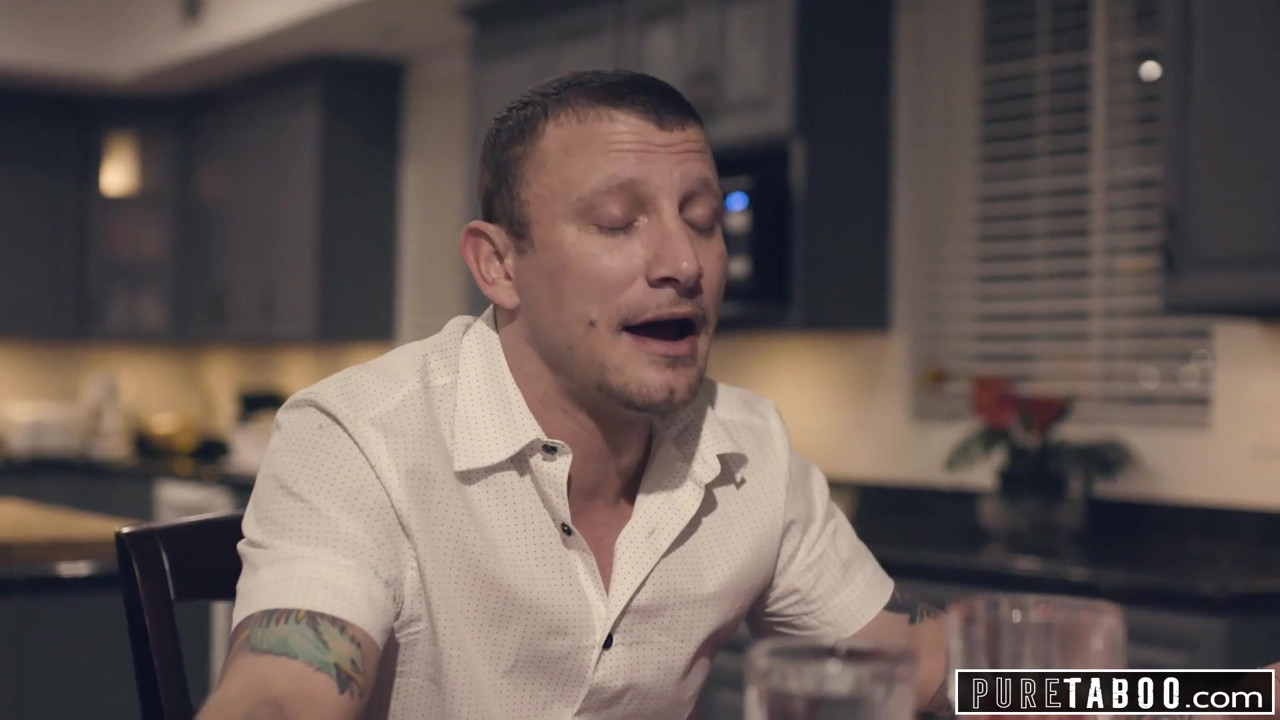 純粋なタブー義理の両親と義理の兄が新しい妹を歓迎