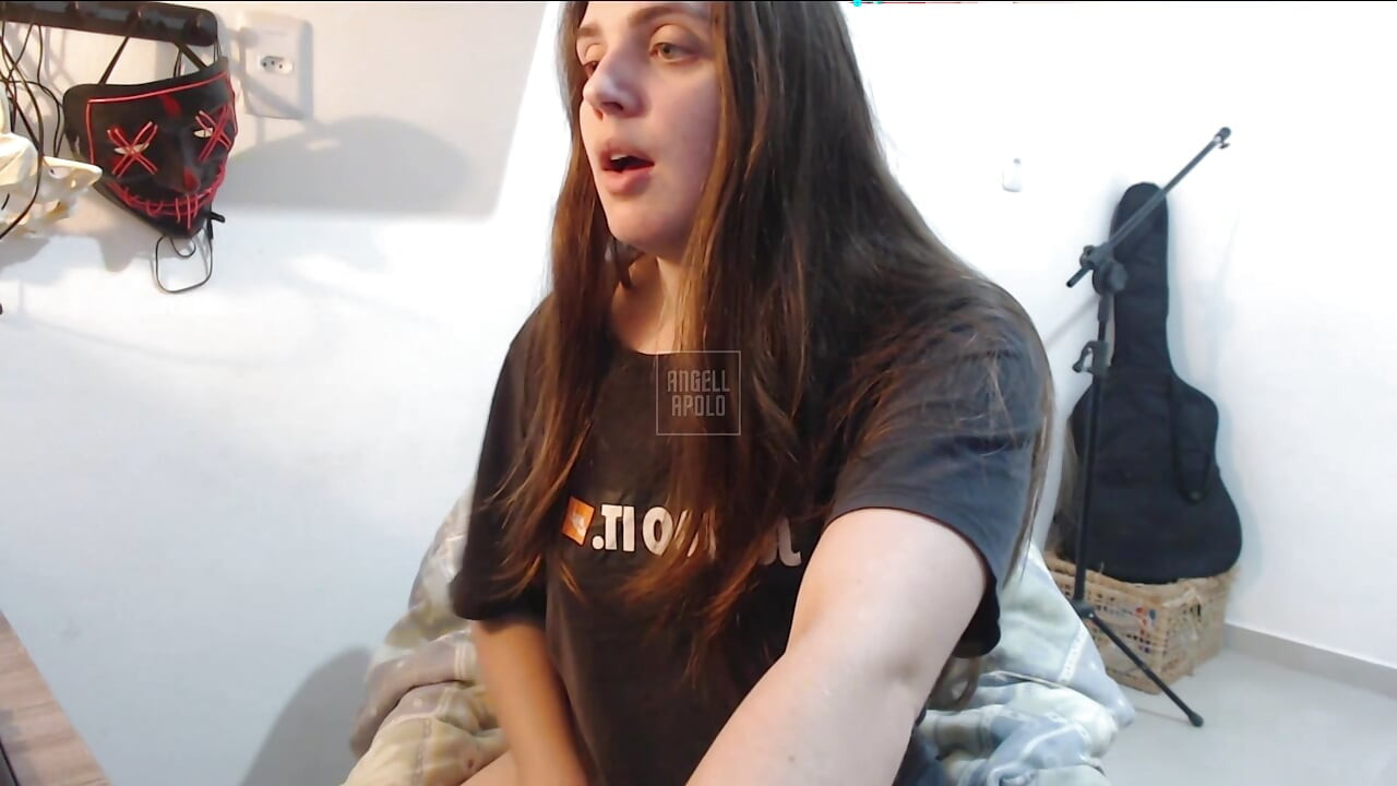 Blonde grote kont danst live tot ze naakt is