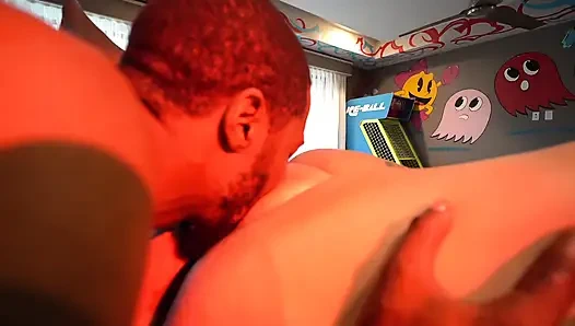 Oyuncu amcık için yarıda kesiliyor