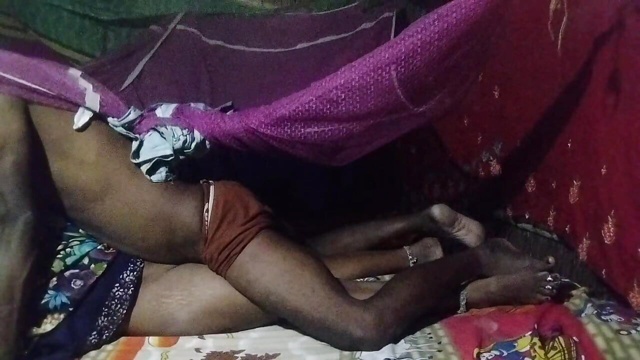 Chor ne chori karane aaya to bhabhi ne chor se boor chodane laga