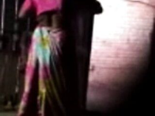 Tamil Delphine tante na het veranderen van seks in saree