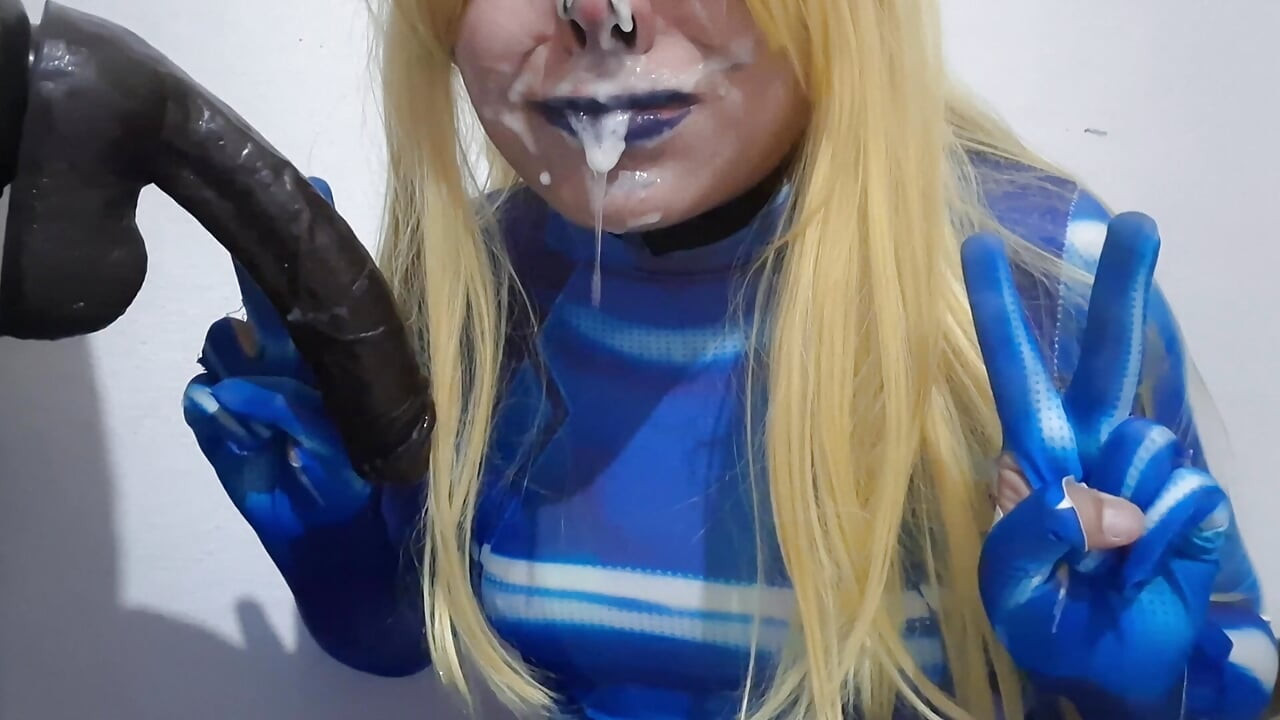 Fofa Samus Femboy com BDSM Nosehook dando um boquete desleixado para bbc dildo, garganta profunda, foda facial e comer sêmen