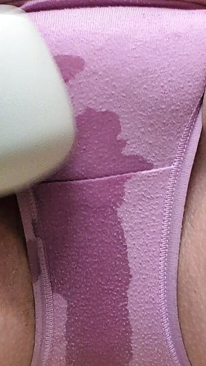 Empapé mis bragas de algodón rosa