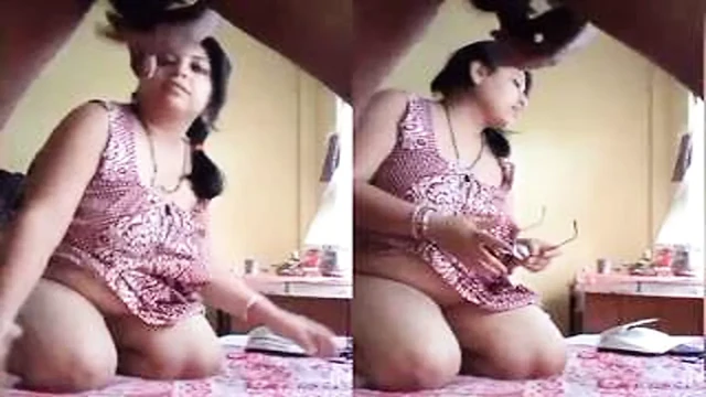 Today Exclusive-Horny Boudi Blowjob