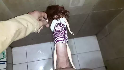 Sikimi eğitmek (eteğinin altında))