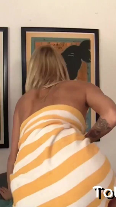 Blonde Chelsey Lanette Gets Masseur Deep In Her Pussy And A Protein Shake Of Sperm To Drink | Clip 1