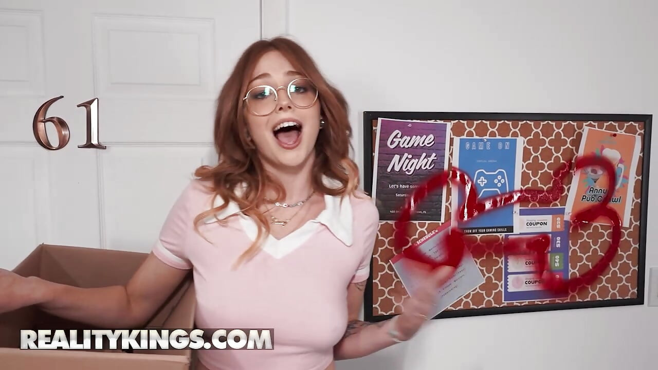 REALITY KINGS - Lucy Foxx zakrada się szybko, podczas gdy impreza wciąż wokół niej