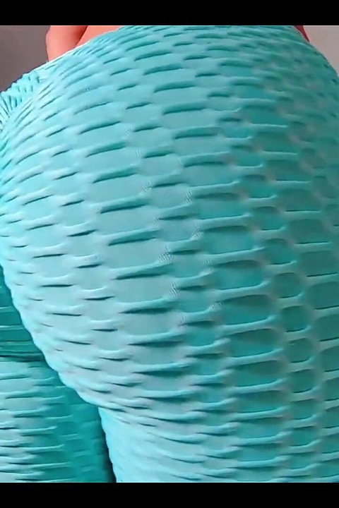 ディルドで遊ぶ完璧な大きな尻のカムガール