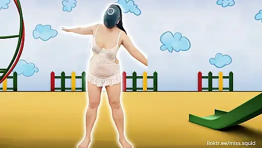 Beyaz iç çamaşırlı bayan kalamar egzersizleri