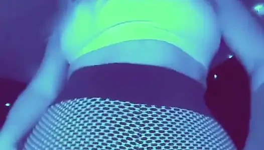 Rosie's Camel-toe Makes a Debut