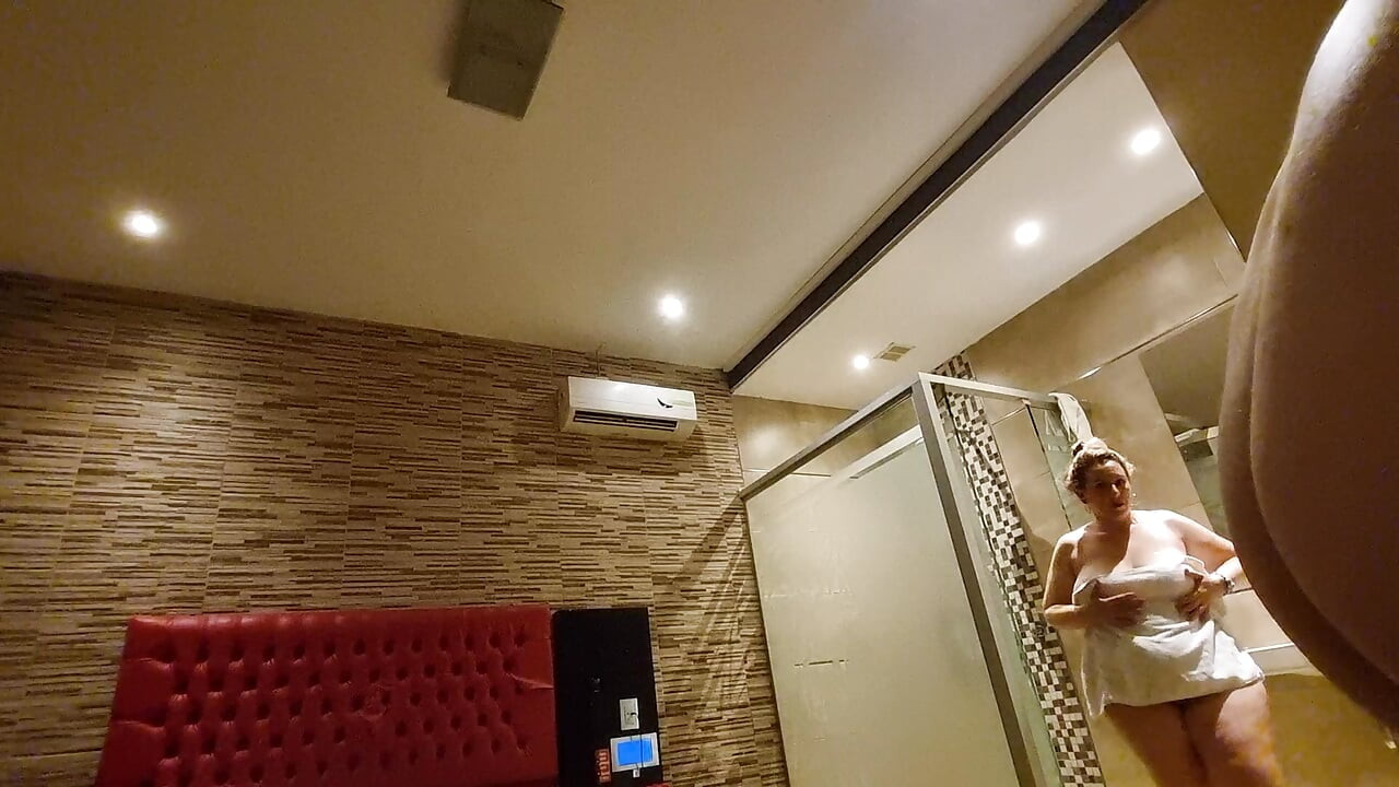 Uruguayan MILF Has Sex on Christmas