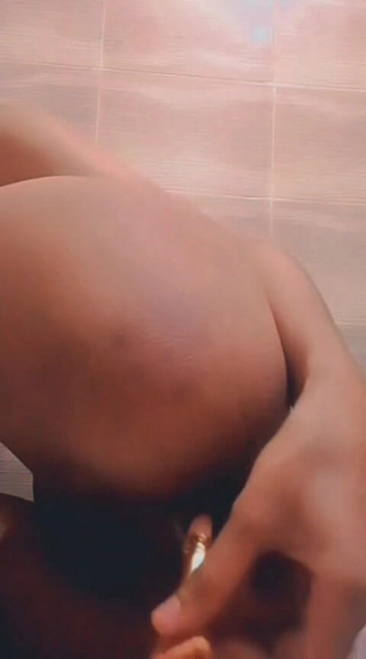 Bf ne leak kr di desi 18 ki rand ki Video