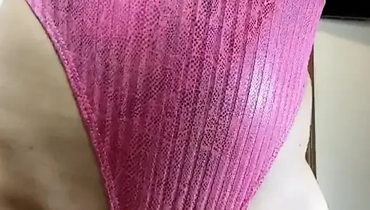 Sayang aku pengen banget ngentot, kamu nggak di sini, jadi aku harus masturbasi pakai dildo isap raksasa ini