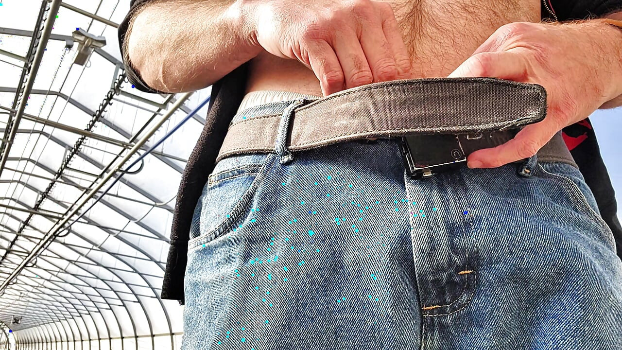 Public Jerk - Get on your knees