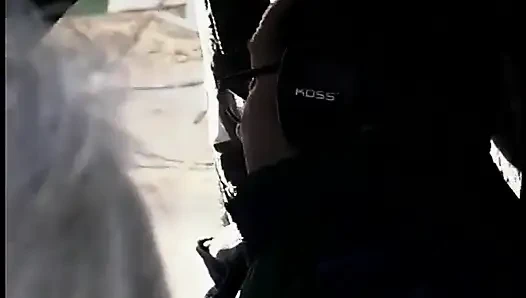 Ateşli porno yıldızları içeride film çekerken iş başında