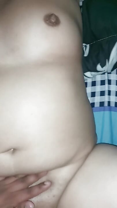 Eva folla tanto que la baña en leche caliente