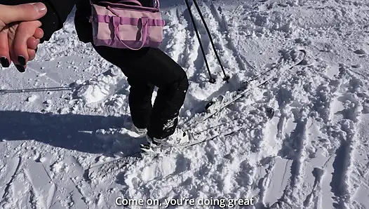 Skilehrer fickt sexy tätowiertes mädchen nach dem unterricht im doggystyle