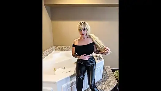 Gadis nakal ini dientot habis-habisan sama model nakal tahun 1950-an