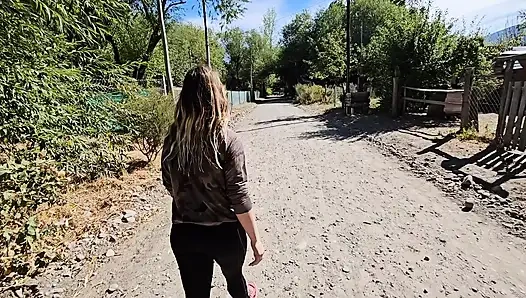 Aku ketemu sama teman lamaku dan ngajak dia untuk ngentot