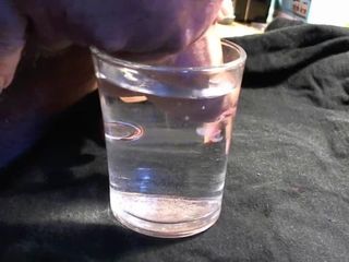 Sperma i ett glas vatten